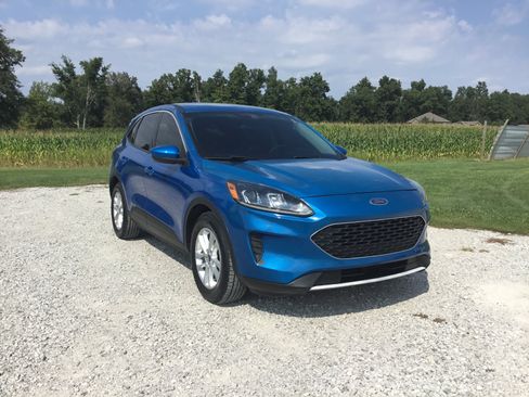 Used 2021 Ford Escape SE FWD image 1