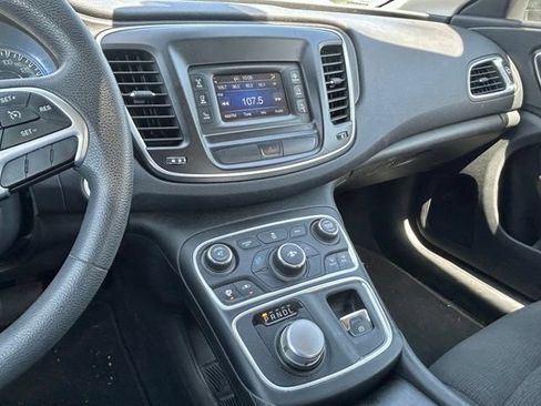 Used 2015 Chrysler 200 Limited FWD image 23