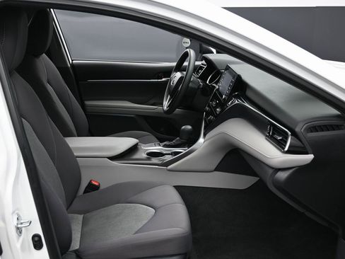 Used 2023 Toyota Camry LE image 33