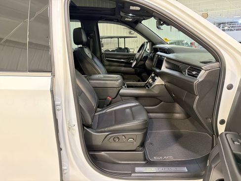 Used 2023 GMC Yukon Denali image 30