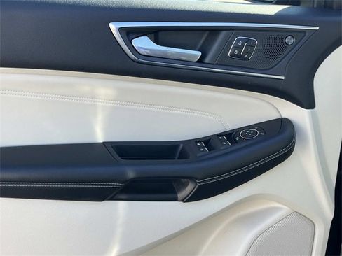 Used 2022 Ford Edge Titanium w/ Class II Trailer Tow Package image 28