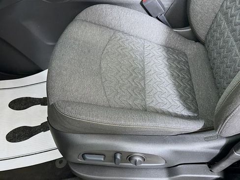 Used 2023 Chevrolet Equinox LT image 18