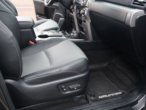 Used 2020 Toyota 4Runner SR5 Premium image 31