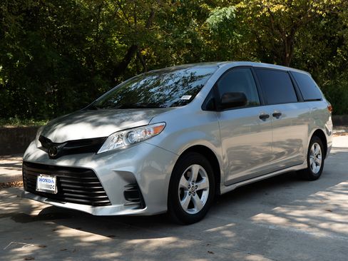 Used 2020 Toyota Sienna L image 5