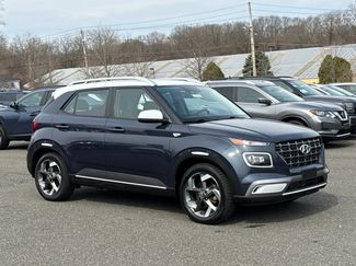 Used 2023 Hyundai Venue Limited video 1