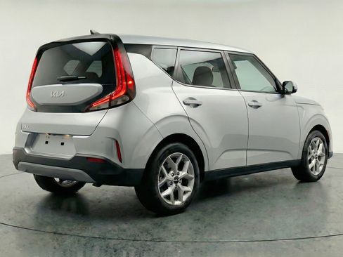 Used 2025 Kia Soul LX w/ LX Technology Package FWD image 9
