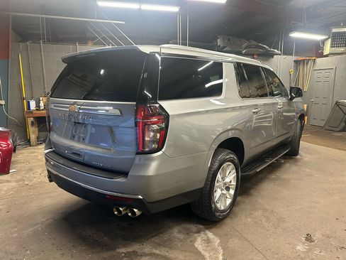 Used 2023 Chevrolet Suburban Premier w/ Advanced Technology Package image 5