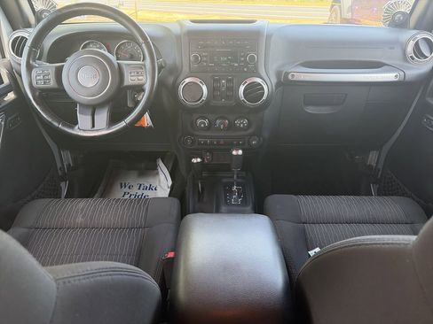 Used 2012 Jeep Wrangler Unlimited Rubicon w/ Connectivity Group AWD/4WD image 13