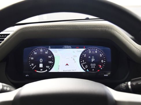 Used 2020 Land Rover Defender 110 First Edition image 31