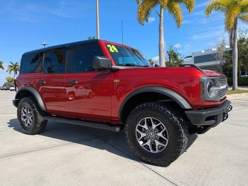 Used 2024 Ford Bronco Badlands image 2