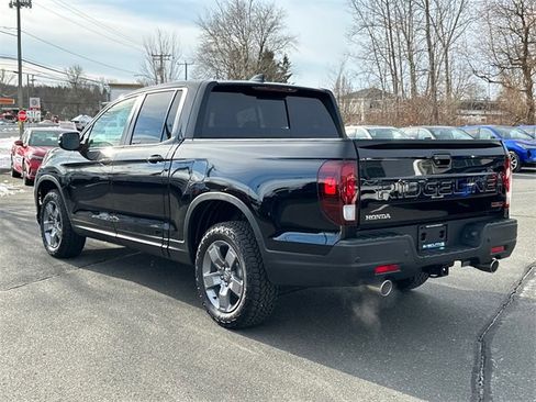 Used 2025 Honda Ridgeline TrailSport image 2