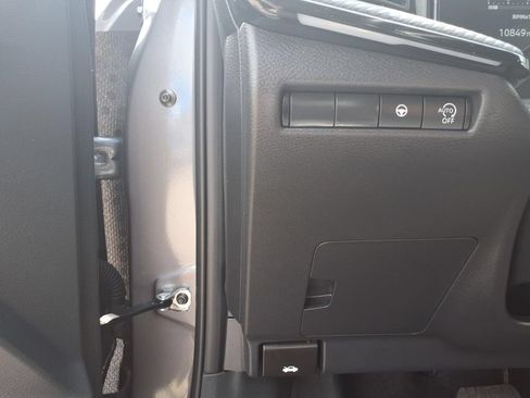 Used 2025 Nissan Kicks SR FWD image 15