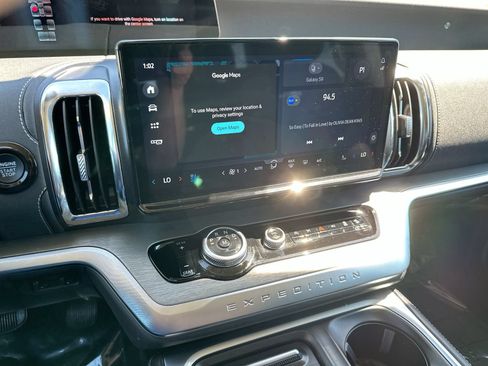Used 2025 Ford Expedition Max Platinum AWD/4WD image 16
