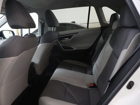 Used 2022 Toyota RAV4 XLE FWD image 14