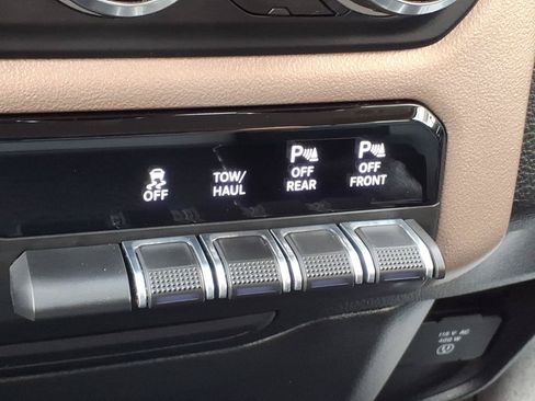 Used 2021 RAM 1500 Laramie AWD/4WD image 16