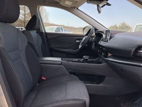 Used 2022 Nissan Rogue SV image 17