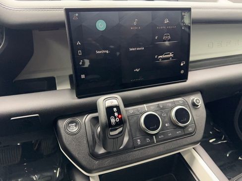 Used 2025 Land Rover Defender 110 S image 59