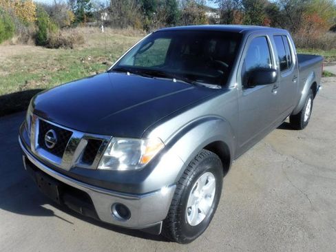 Used 2009 Nissan Frontier SE w/ SE Value Truck Pkg image 8