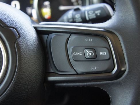 Used 2023 Jeep Wrangler Unlimited image 19