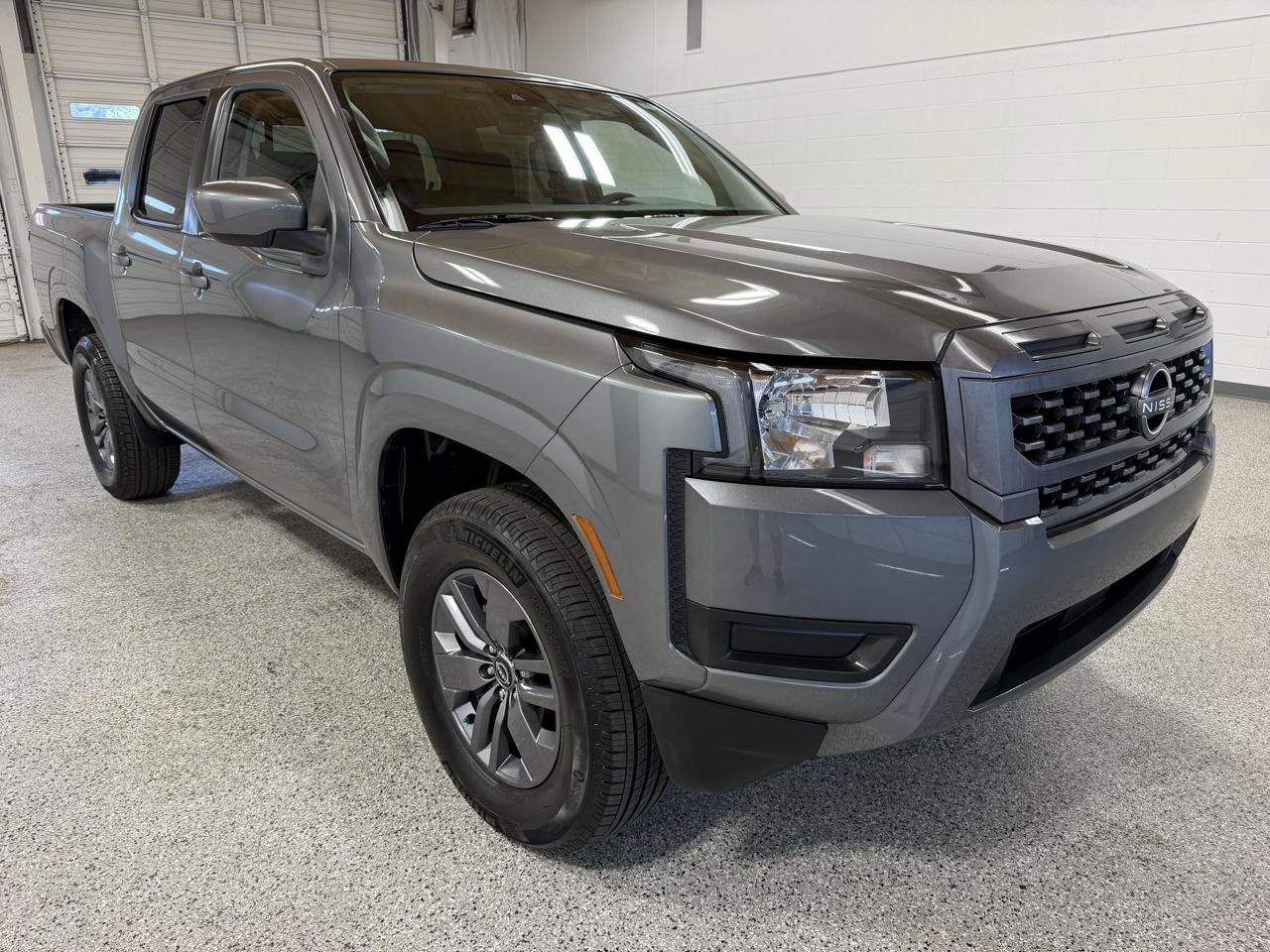 Used 2025 Nissan Frontier SV AWD/4WD image 4
