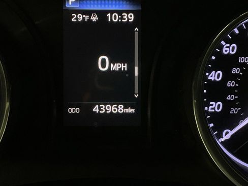 Used 2019 Toyota Camry LE image 37