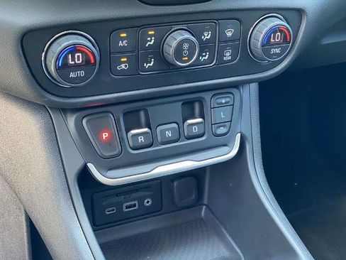 Used 2020 GMC Terrain Denali w/ Denali Premium Package FWD image 13