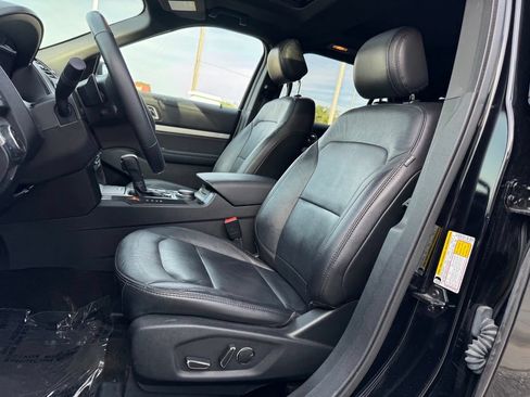 Used 2017 Ford Explorer XLT w/ Equipment Group 202A AWD/4WD image 5