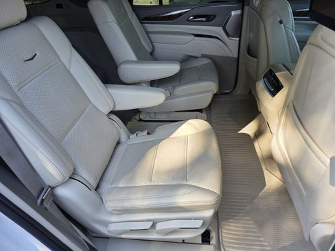 Used 2022 Cadillac Escalade Sport Platinum RWD image 5