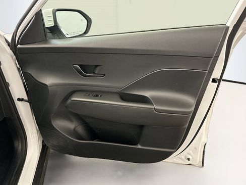 Used 2025 Hyundai Kona SEL image 33