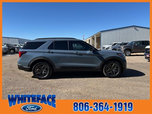 Used 2025 Ford Explorer ST-Line w/ Premium Package image 7