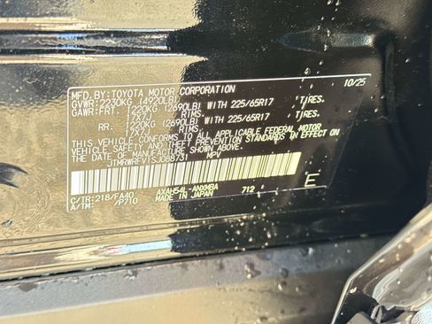 Used 2025 Toyota RAV4 XLE image 29