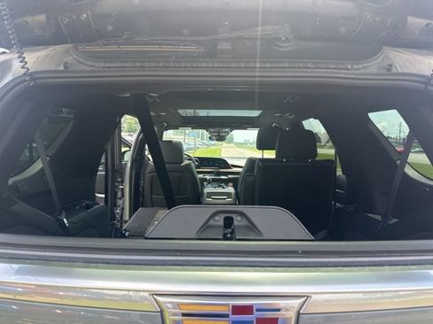 Used 2021 Cadillac Escalade Premium Luxury AWD/4WD image 25