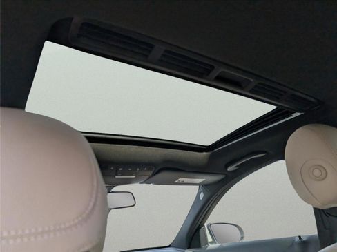 Used 2018 Mercedes-Benz C 300 Sedan image 28