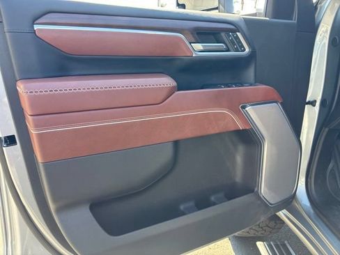 Used 2025 GMC Sierra 2500 Denali Ultimate AWD/4WD image 8