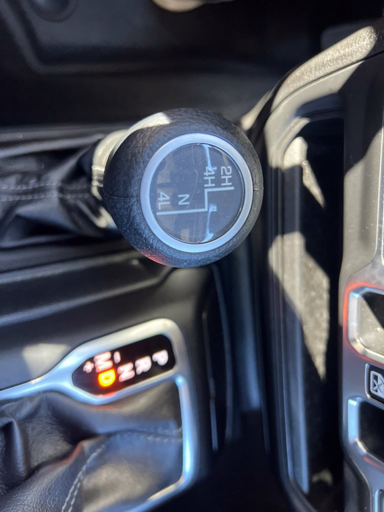 Used 2025 Jeep Wrangler Unlimited Sahara w/ Technology Group AWD/4WD image 48