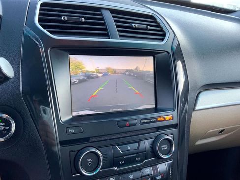 Used 2016 Ford Explorer XLT w/ Equipment Group 202A image 27