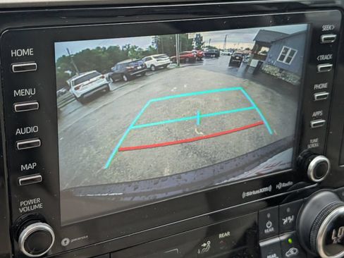 Used 2022 Toyota Highlander XLE FWD image 20