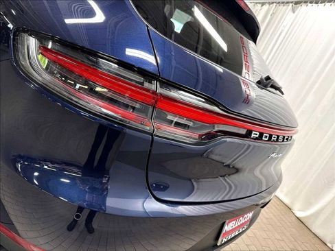 Used 2021 Porsche Macan AWD/4WD image 34