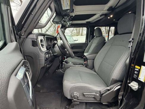 Used 2024 Jeep Wrangler Unlimited Sahara AWD/4WD image 18