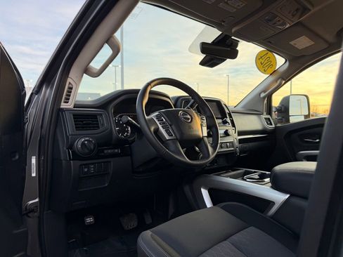Used 2024 Nissan Titan SV w/ SV Convenience Package image 12