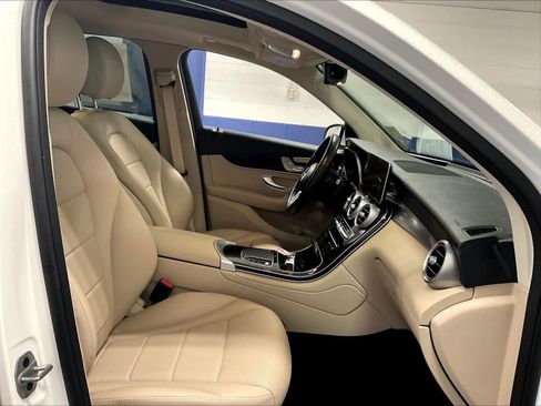 Used 2022 Mercedes-Benz GLC 300 4MATIC image 11