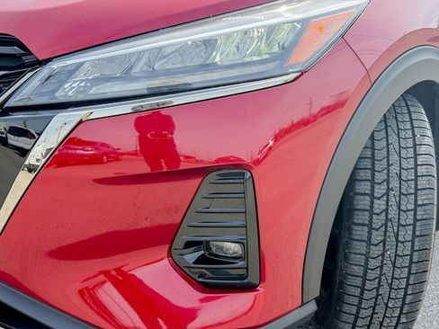 Used 2023 Nissan Kicks SR w/ SR Premium Package image 7