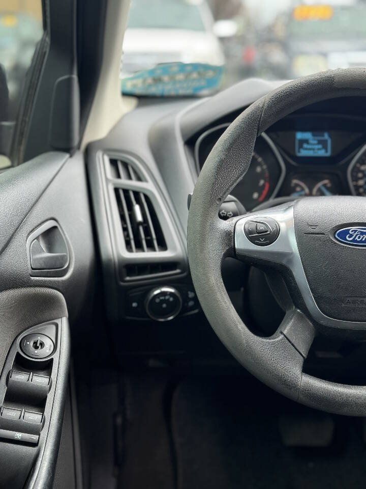 Used 2012 Ford Focus SE FWD image 12