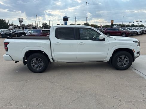 Used 2025 Nissan Frontier SV w/ SV Convenience Package image 6