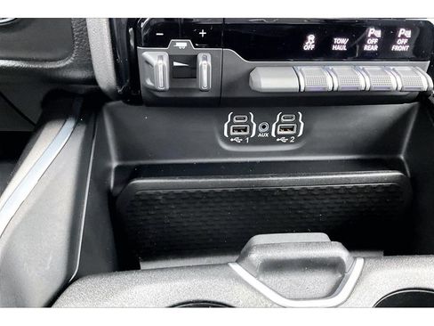 Used 2023 RAM 1500 Laramie AWD/4WD image 32