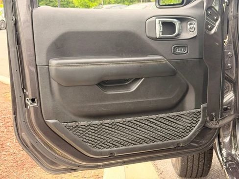 Used 2025 Jeep Wrangler Unlimited Sahara AWD/4WD image 23