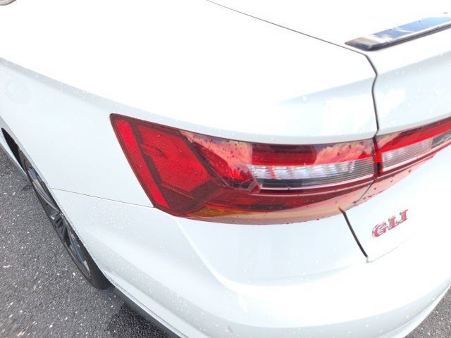 Used 2019 Volkswagen Jetta GLI FWD image 13