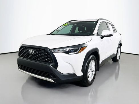 Used 2024 Toyota Corolla Cross LE image 10