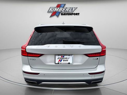 Used 2020 Volvo V60 T5 Cross Country image 4