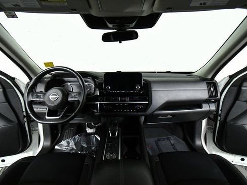 Used 2024 Nissan Pathfinder SV image 18